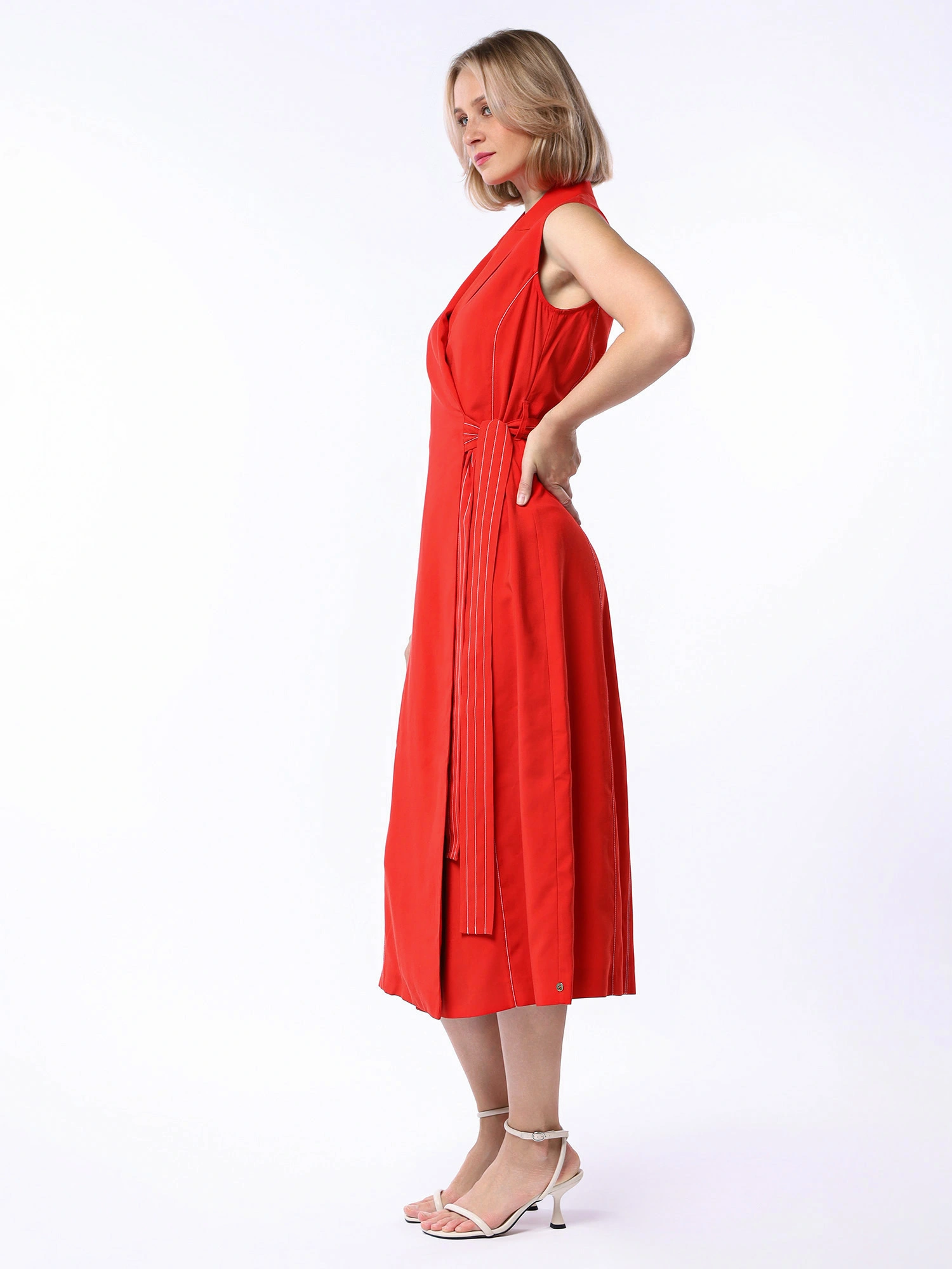 Платье красного цвета из смесовой вискозы расклешенного кроя